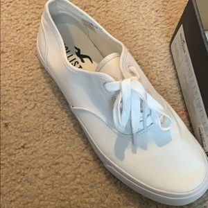 White hollister vans